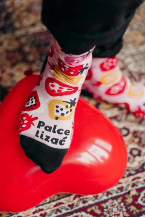 Palce lizać skarpetki